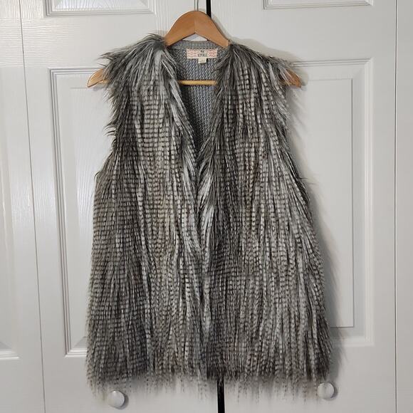 Pink Republic Womens Faux Fur Vest Size LG Sweater Back Feather Look Academia - Picture 1 of 9